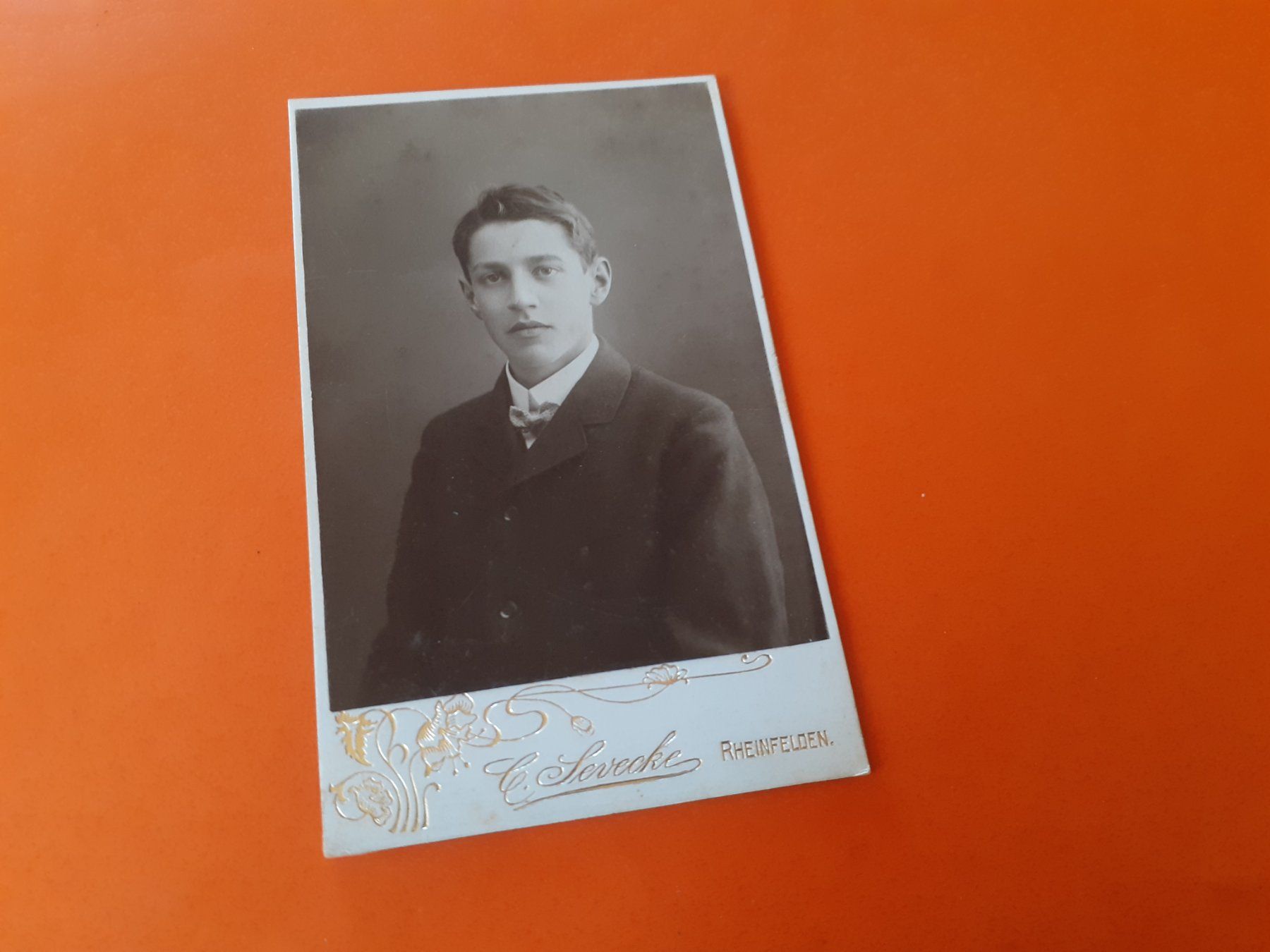 Foto & Immagini: SCHWIIZER JUGEND DAZUMAL - JUNGE MAA - RHEINFELDEN – Usato da Winterthur venduto da Ornyx7