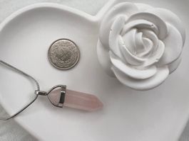 Pendentif Menhir en quartz rose