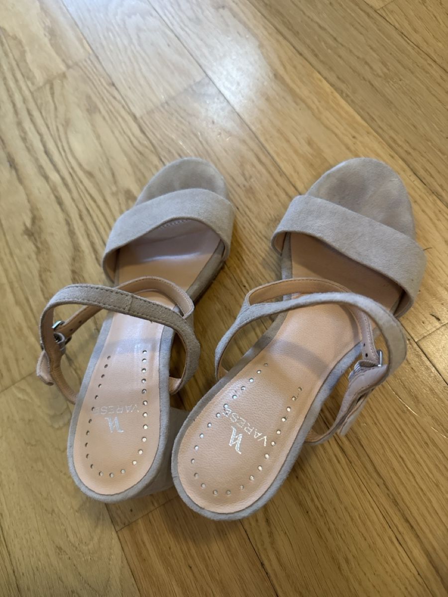 Scarpe da donna: Varese Sandalen, Absatz 5cm, beige, Gr. 37 – Nuovo (secondo la descrizione) da Thun venduto da Vans_98 2