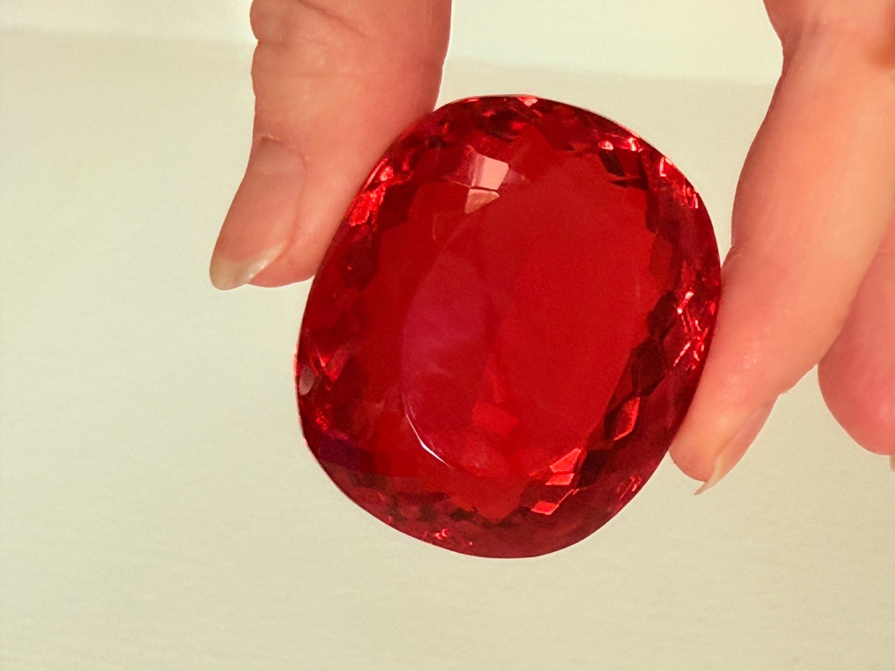 Pietre preziose: 415.30 Ct Certified Red-Orange Cushion Cut Loose Gemstone – Nuovo e nell'imballaggio originale da Genève venduto da AWWA 8