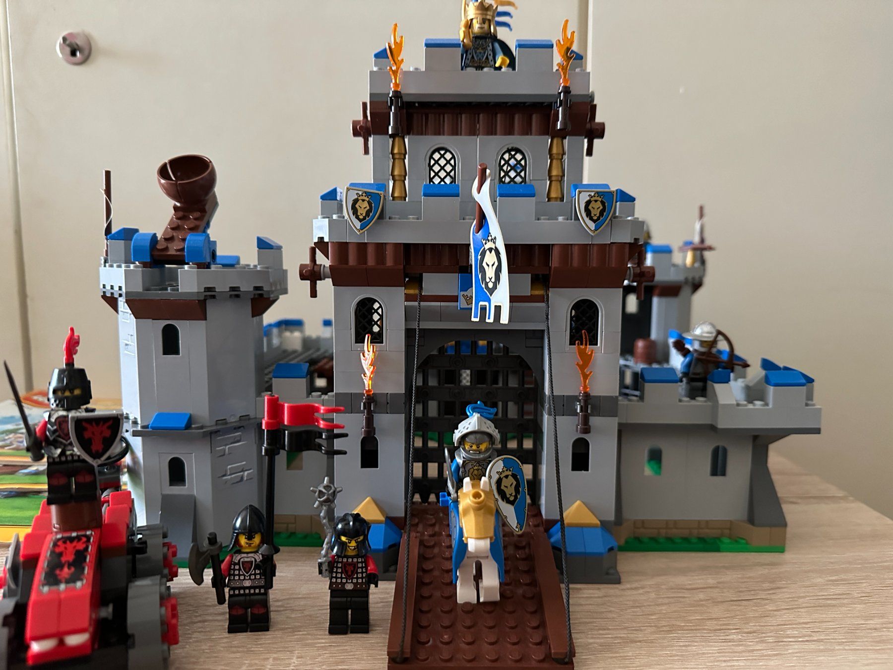 Lego Kit di costruzioni: LEGO 70404 King's Castle – Usato da Basel venduto da Don-Angel 4