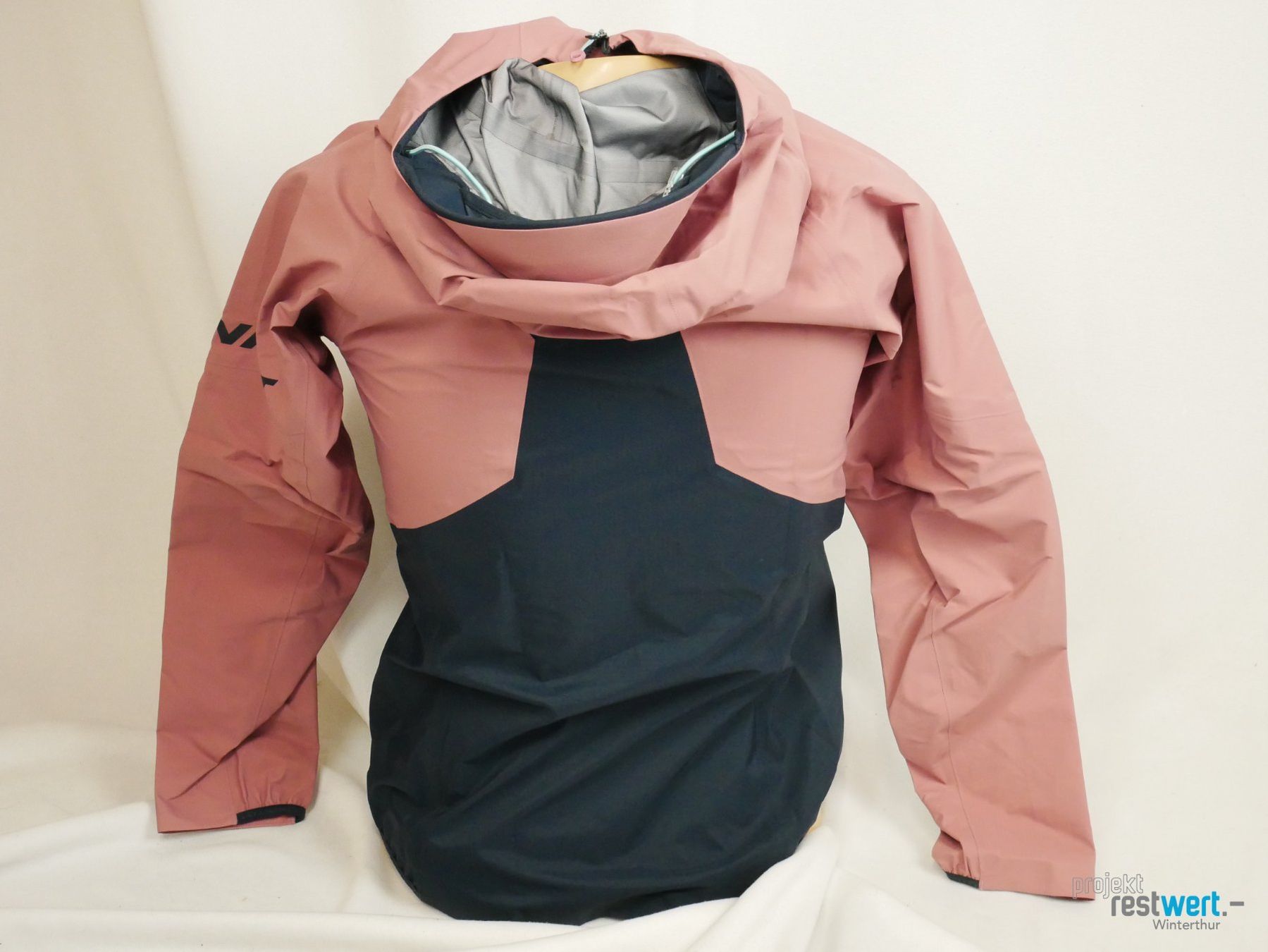 Dynafit Jacken: DYNAFIT Goretexjacke  Frauen – Neu (gemäss Beschreibung) aus Winterthur von Restwert_Winterthur 1