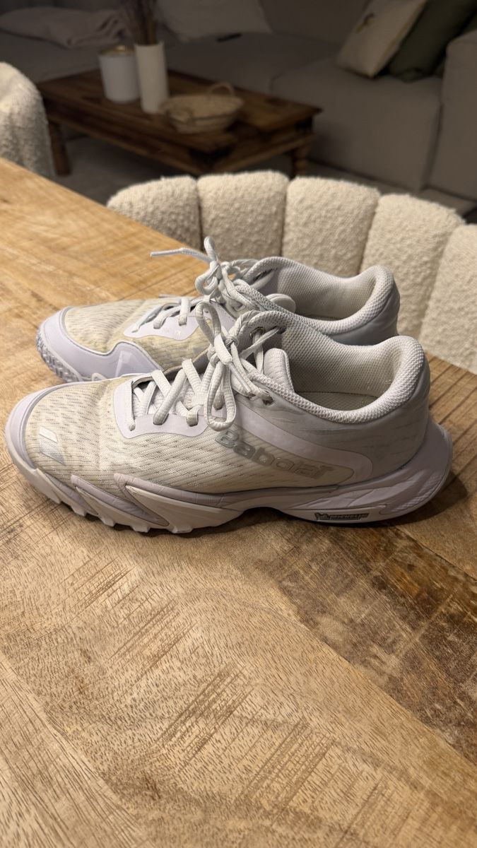 Babolat Scarpe da donna: Padel Babolat Schuhe weiss – Usato da Pfäffikon ZH venduto da iva_7ktw
