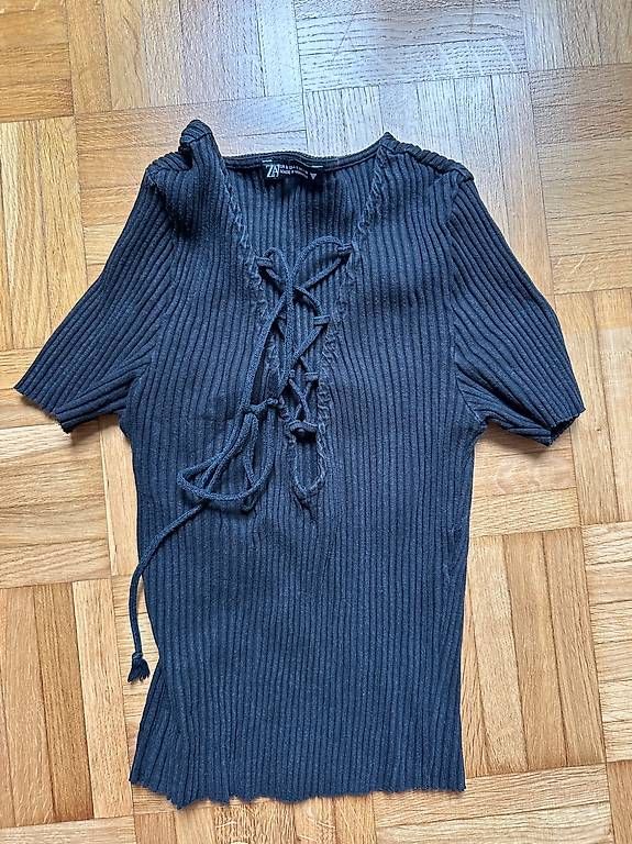 Zara T-shirts: T-shirt – D'occasion à Zürich par abiiStore