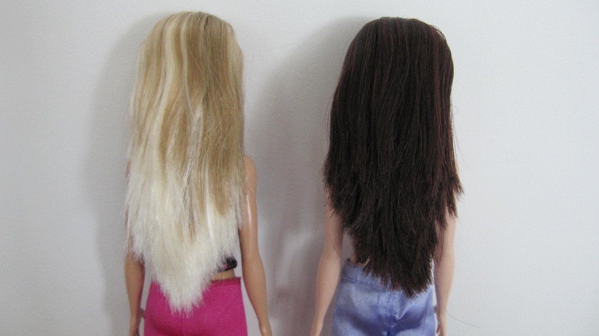 Poupées: Zwei Barbies mit Top und Hose – D'occasion à Brunnen par Kiwiland1 6