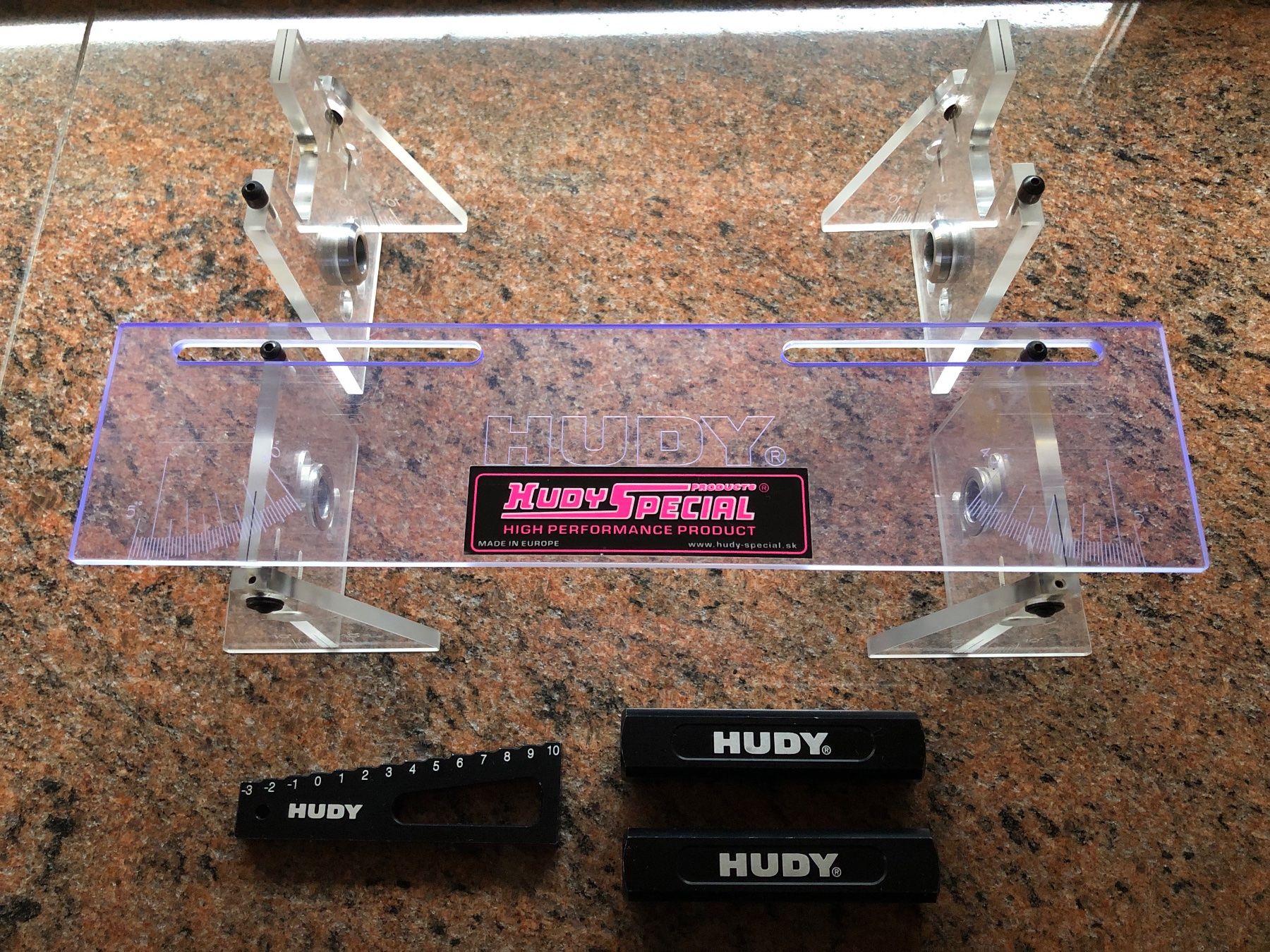 Hudy RC Kits de montage: Hudy 1:8 on-road setup with adjustment blocks. – D'occasion à Gnosca par Linux65 1