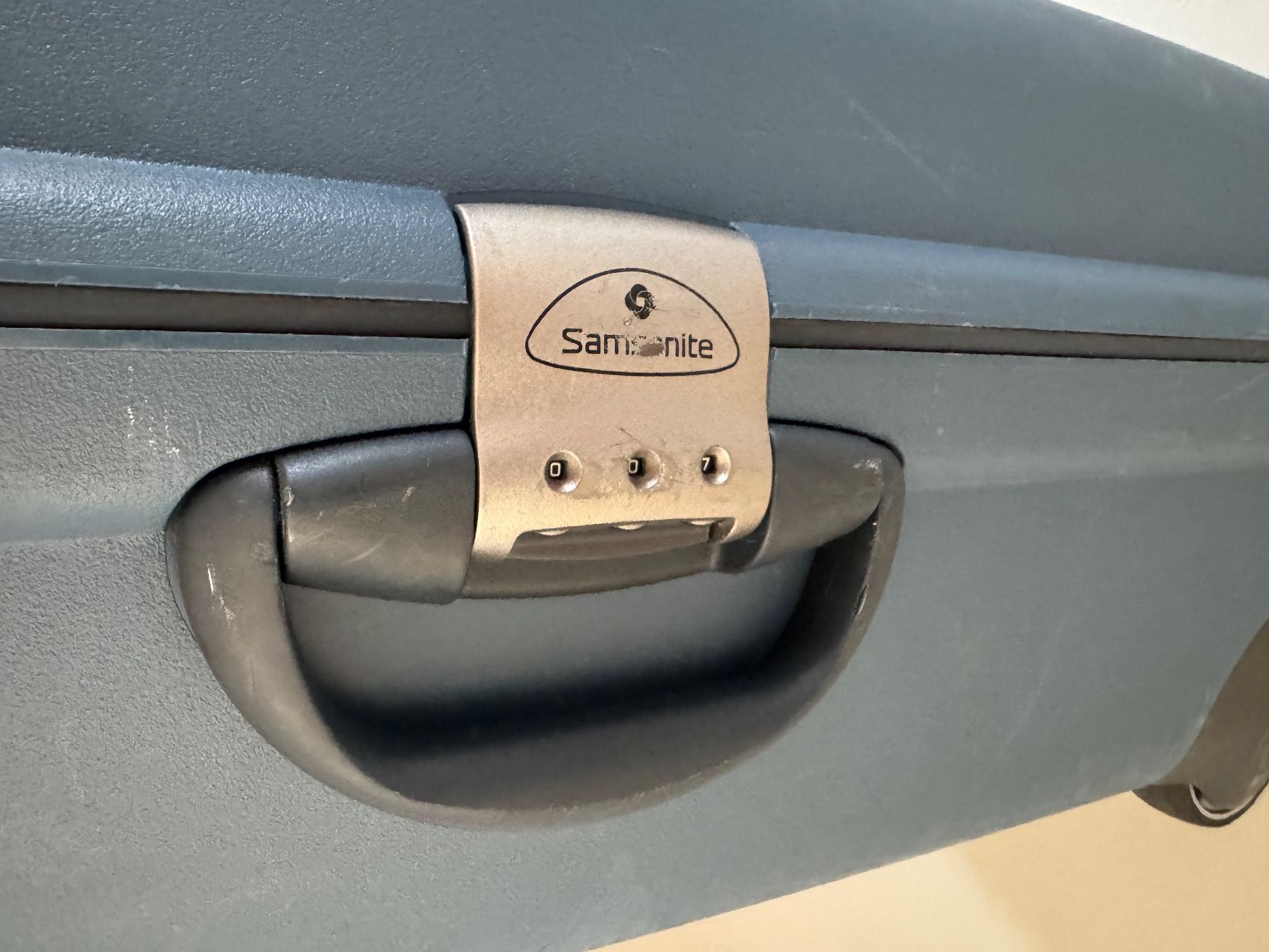 Samsonite Valigie: SAMSONITE ROLLKOFFER GROSS, FARBE BLAU – Usato da Oberentfelden venduto da May03 6