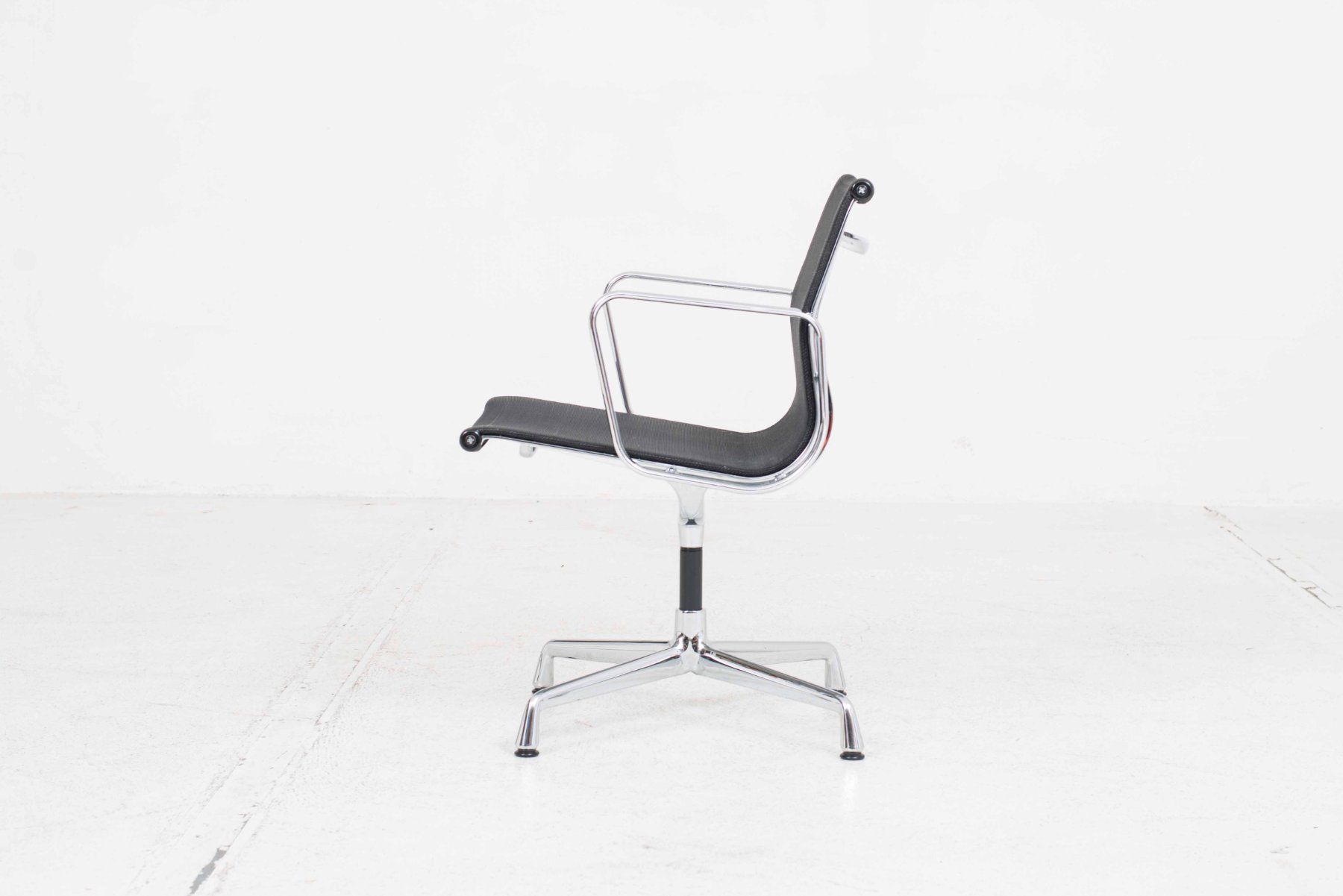 Vitra Sedie: Vitra EA 108 Bürostuhl von Eames mit schwarzem Netzstoff – Usato da Zürich venduto da STUZH38 3