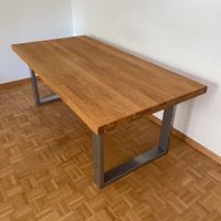 Massiv Holztisch Wildeiche mit Metallfüssen