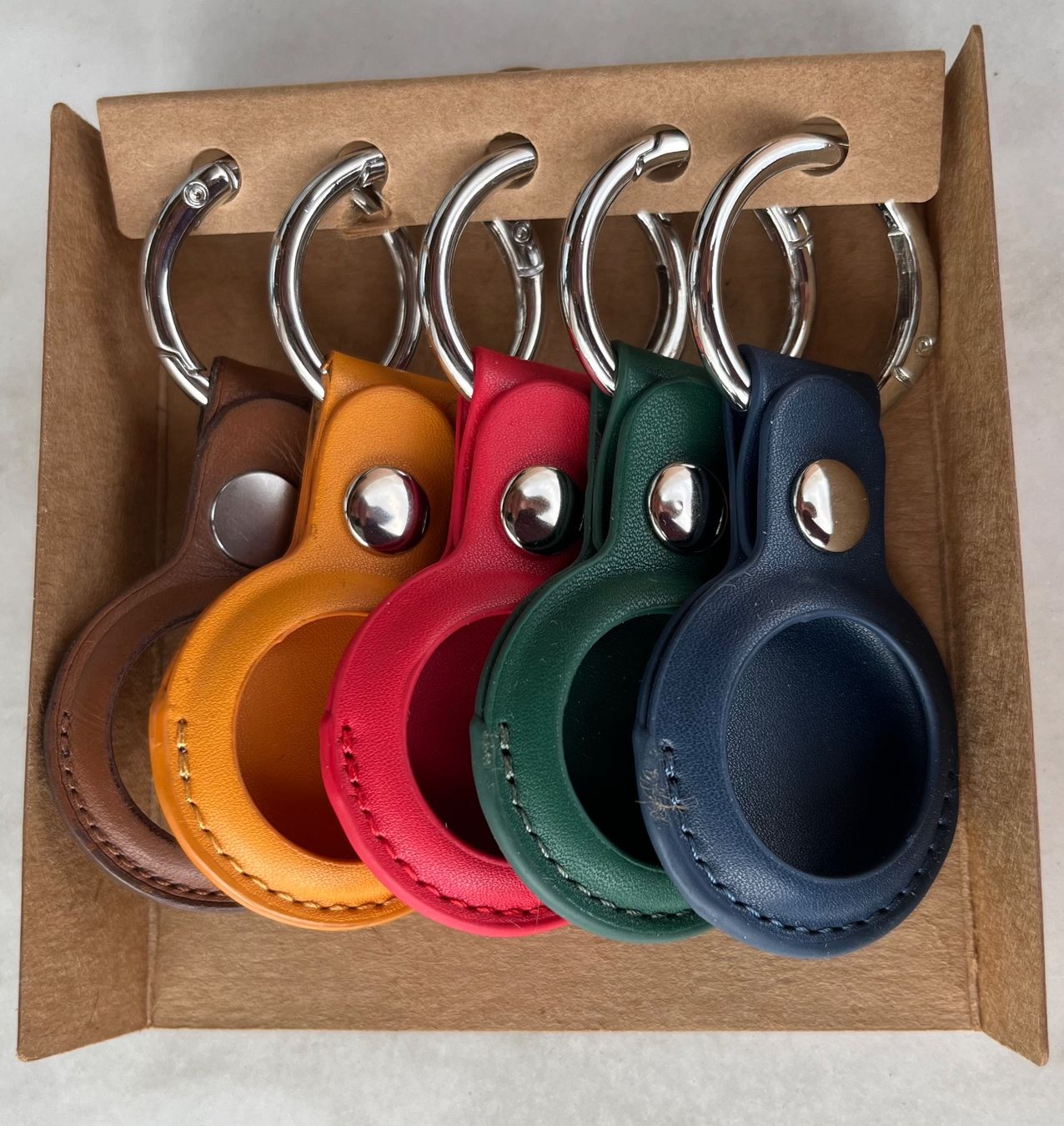 Apple Schlüsselanhänger & - bänder: Leatherette Case Set 5 Pcs for airtag and skytag – Neu und originalverpackt aus Muttenz von Golden_Times