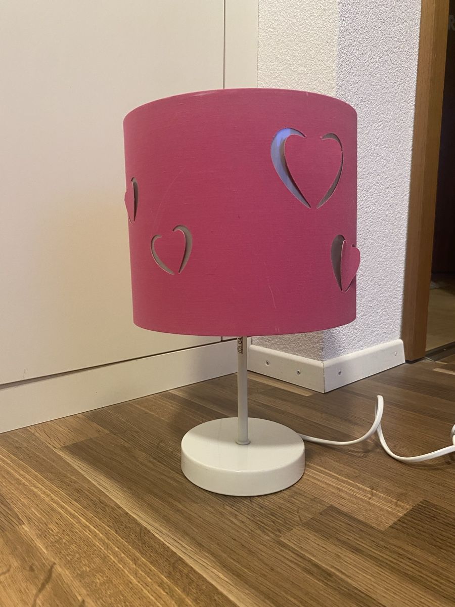 Lampes: Nachttischlampe mit Herzen – D'occasion à Frick par mhu_q5w8