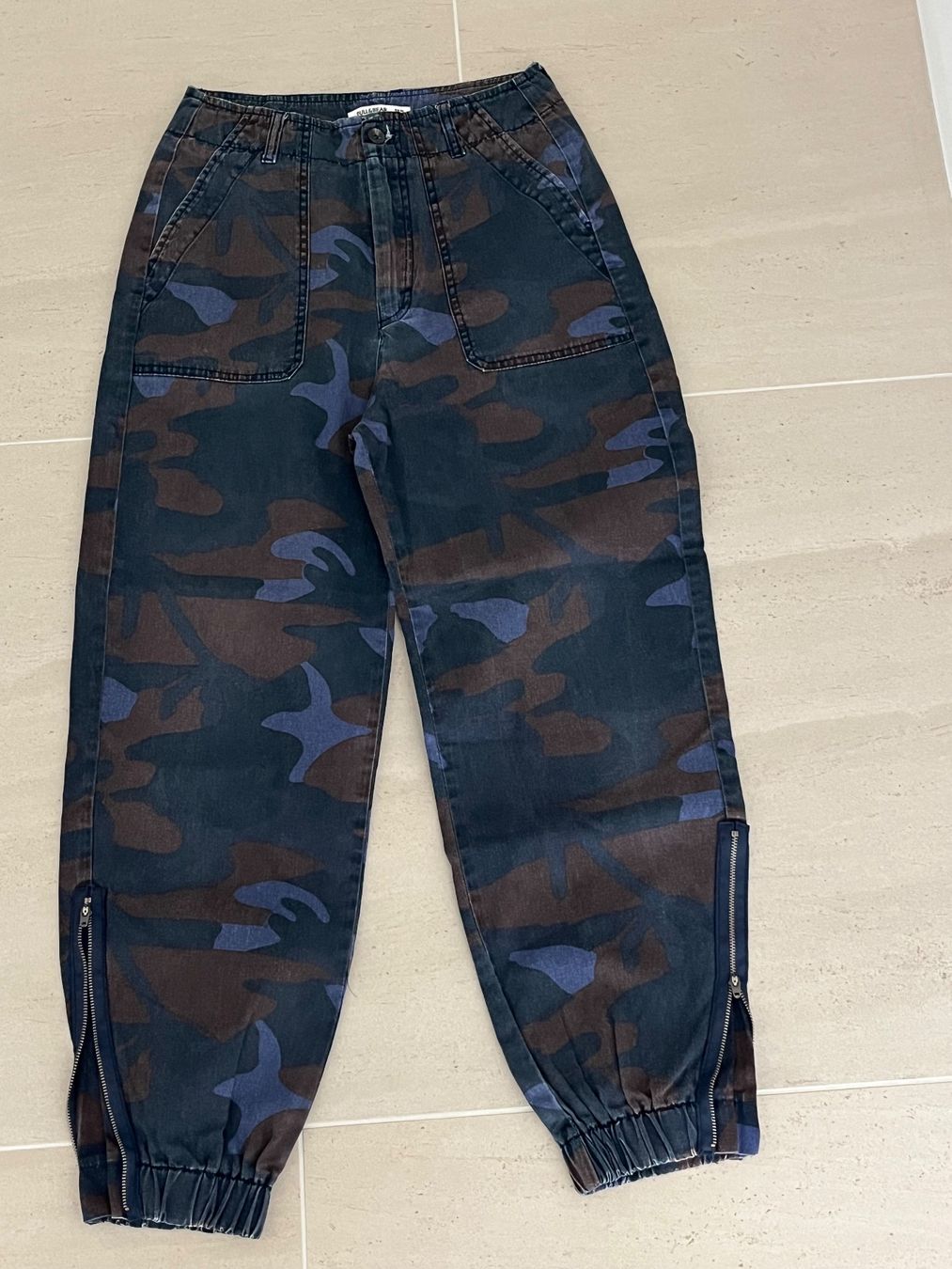 Pull&Bear Pantaloni: Pull&Bear Camouflage cargo Hose Gr. 38 – Usato da Luzern venduto da Sono2 3