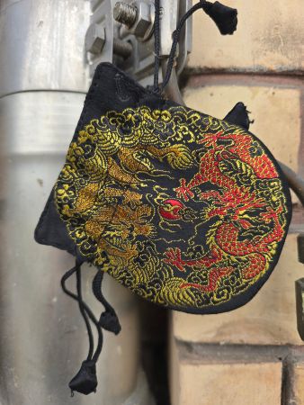 Etui; asiatische Glückstasche mit Drachenmuster