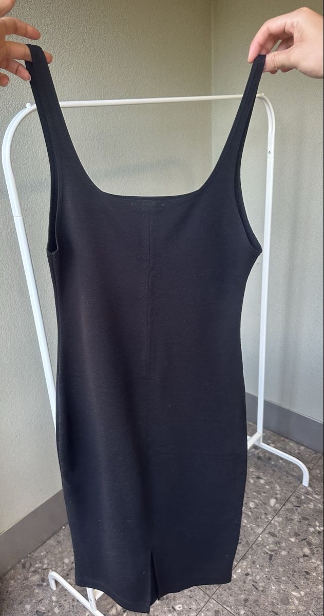 Robes: Sehr schönes, schwarzes Kleid – D'occasion à Volketswil par hal_65hj 1