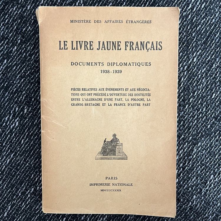 Le Livre Jaune Francais D occasion Schwyz Pour CHF 7 Avec 