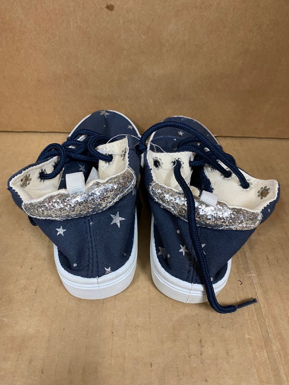 Schuhe für Jungen: Kinder-Sneaker Grösse 30 Sterne-Muster – Gebraucht aus Eschlikon TG von RamonaSt 2