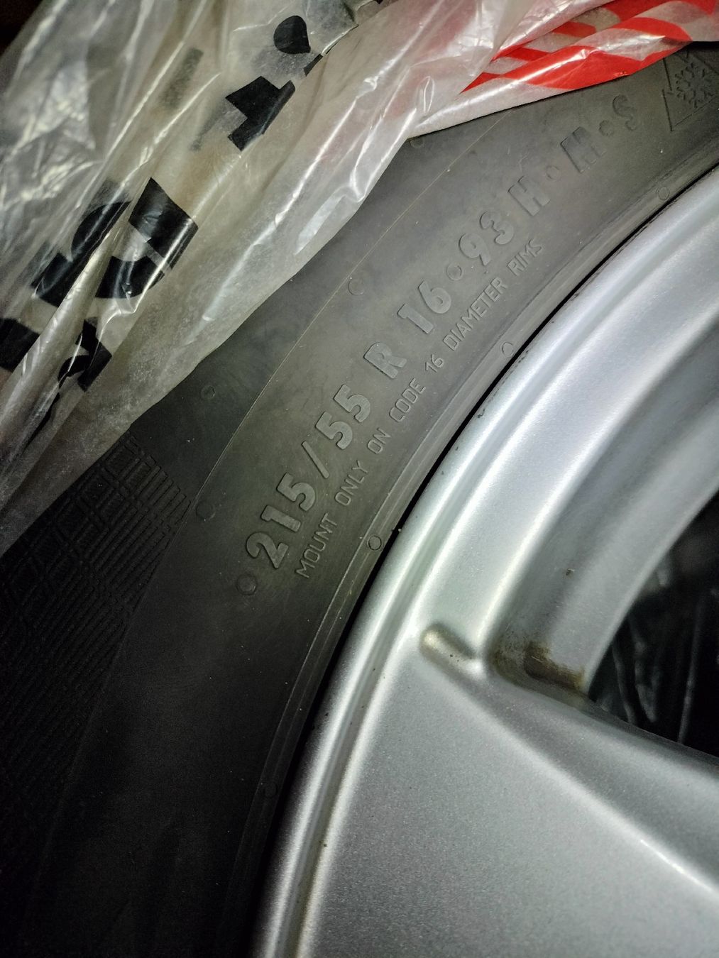 Volvo Sonstiges Fahrzeugzubehör: Volvo Winterkompletträder  – Gebraucht aus Basel von Uenal123 3