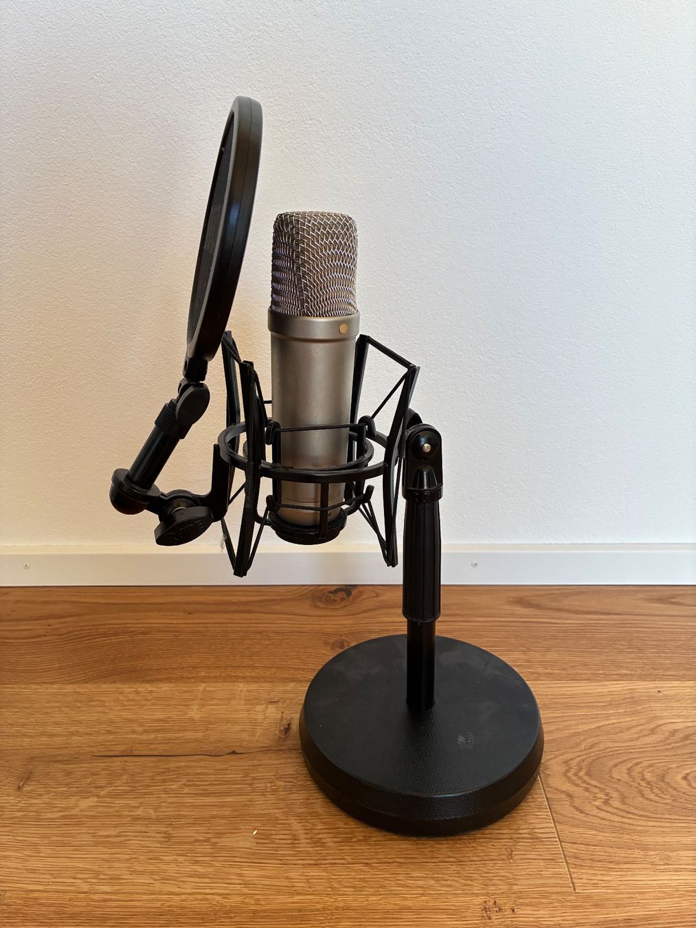 Røde Microfoni: Mikrofon RODE NT1-A mit Ständer und Pop-Schutz – Usato da Oberdorf SO venduto da RSB21 1