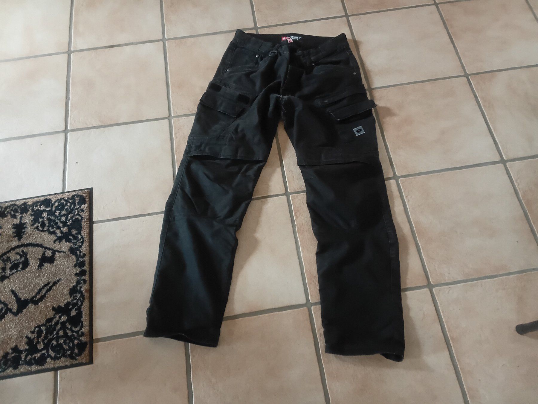 Engelbert Strauss Jeans: Engelbert Strauss Cargojeans vintage schwarz Gr. 52 – Usato da Riniken venduto da Kandergrund86
