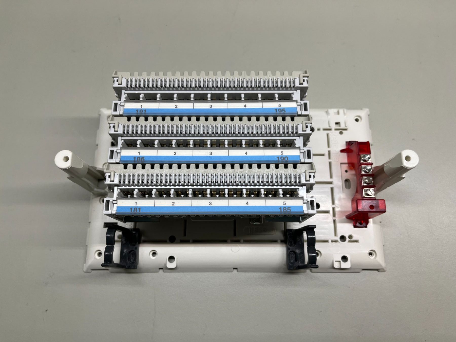 Alimentation électrique: VS83 Abzweigbox R&M – D'occasion à Jenaz par Speedy350 1
