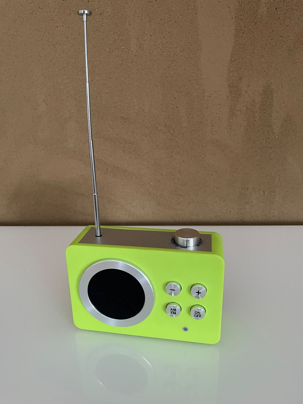 Lexon Radio: Lexon Mini Dolmen Küchenradio limegrün – Usato da Winterthur venduto da moschtli20 3