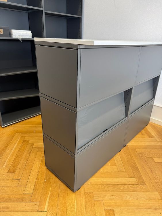 Scrivanie: Büroeinrichtung aus, Tisch, Korpus, Schrank, Theke, Stuhl – Usato da Bern venduto da Alder-Treuhandel 6