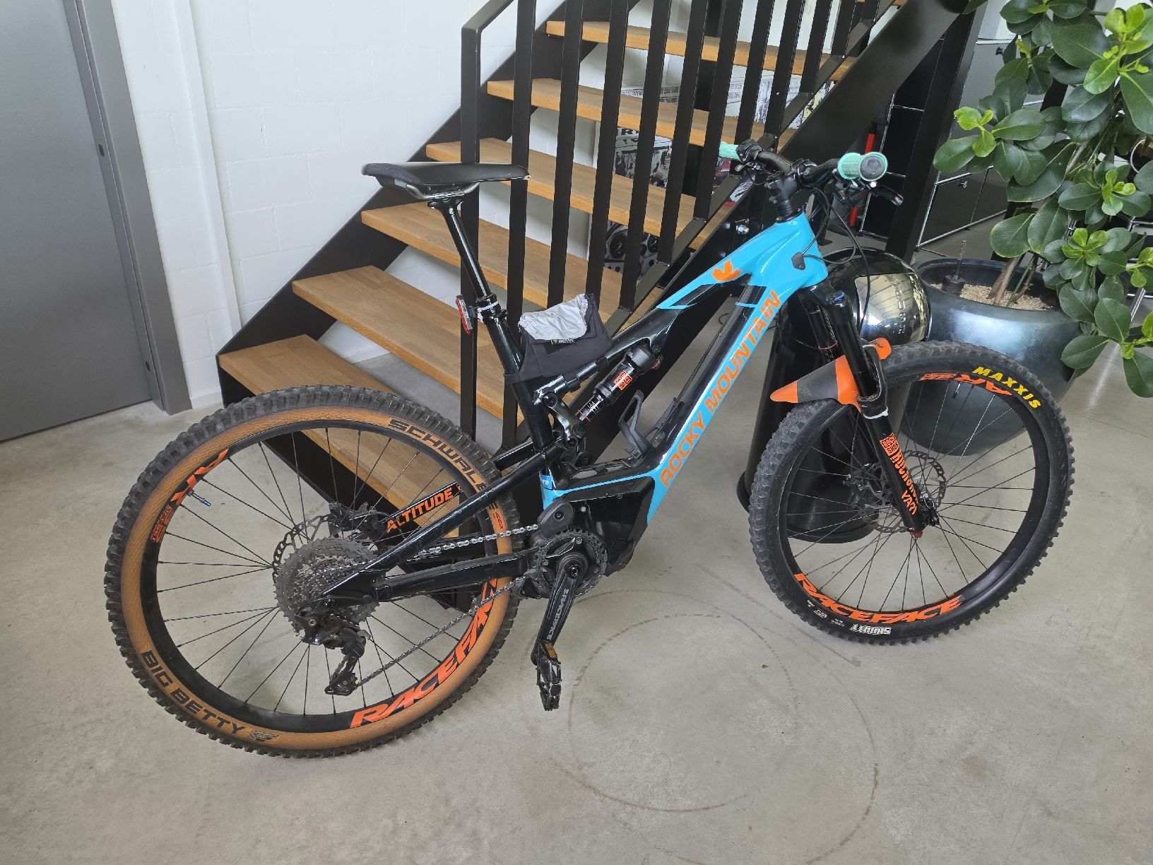 Rocky Mountain Bicycles Vélos: Rocky Mountain Altitude eBike gebraucht – D'occasion à Hüntwangen par Mh18 3