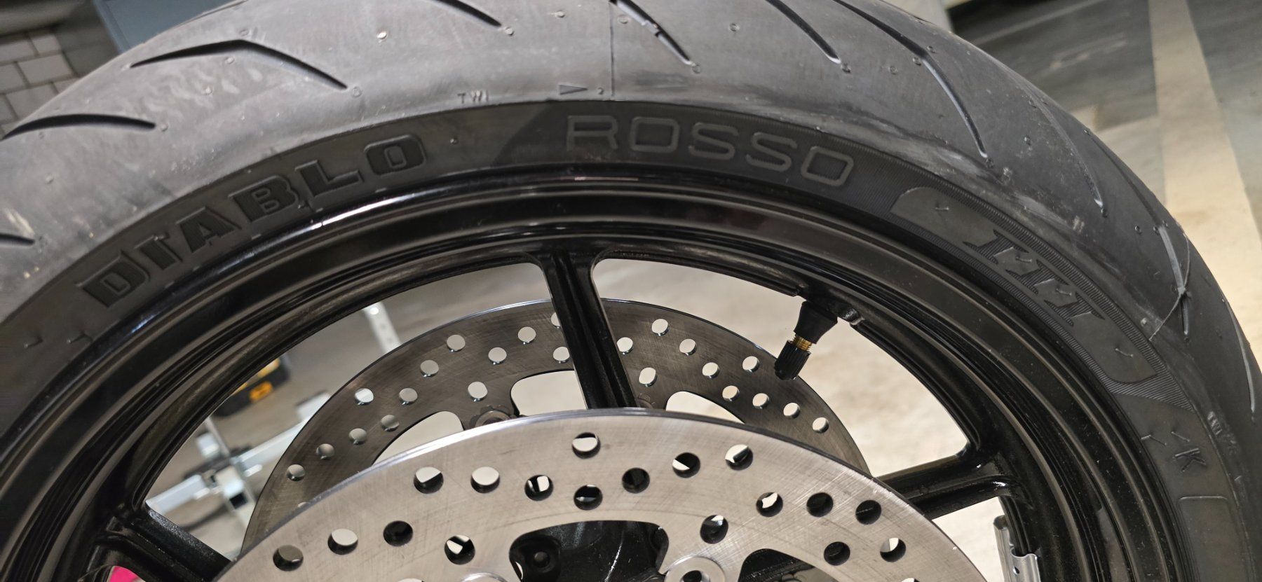 Kawasaki Pneus & Kompletträder: Kawasaki Z H2 Vorderrad – Neu (gemäss Beschreibung) aus Rüti ZH von Lini80 3