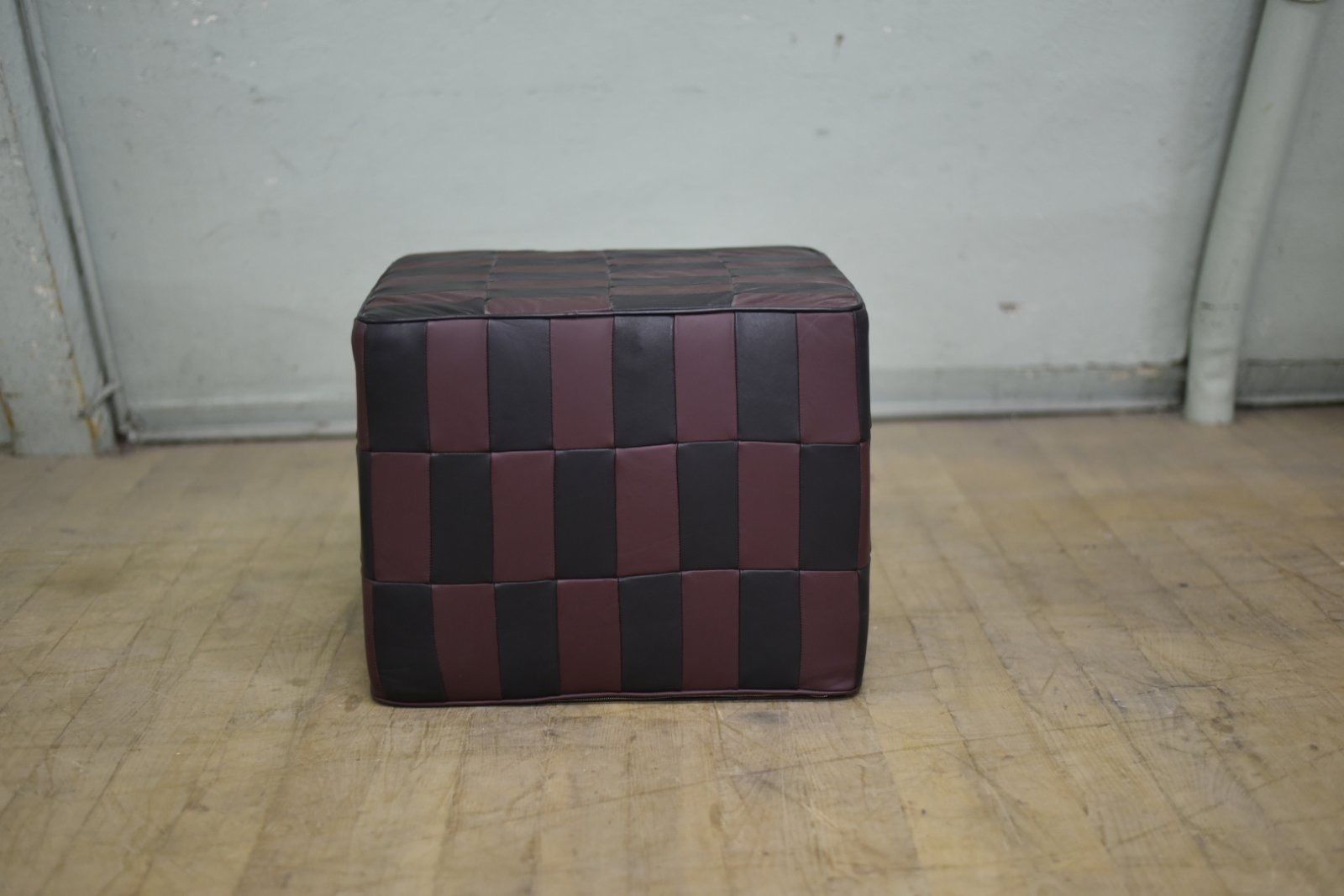 Hocker: Designer Patchwork Hocker aus Leder – Gebraucht aus Lichtensteig von UsedINStore