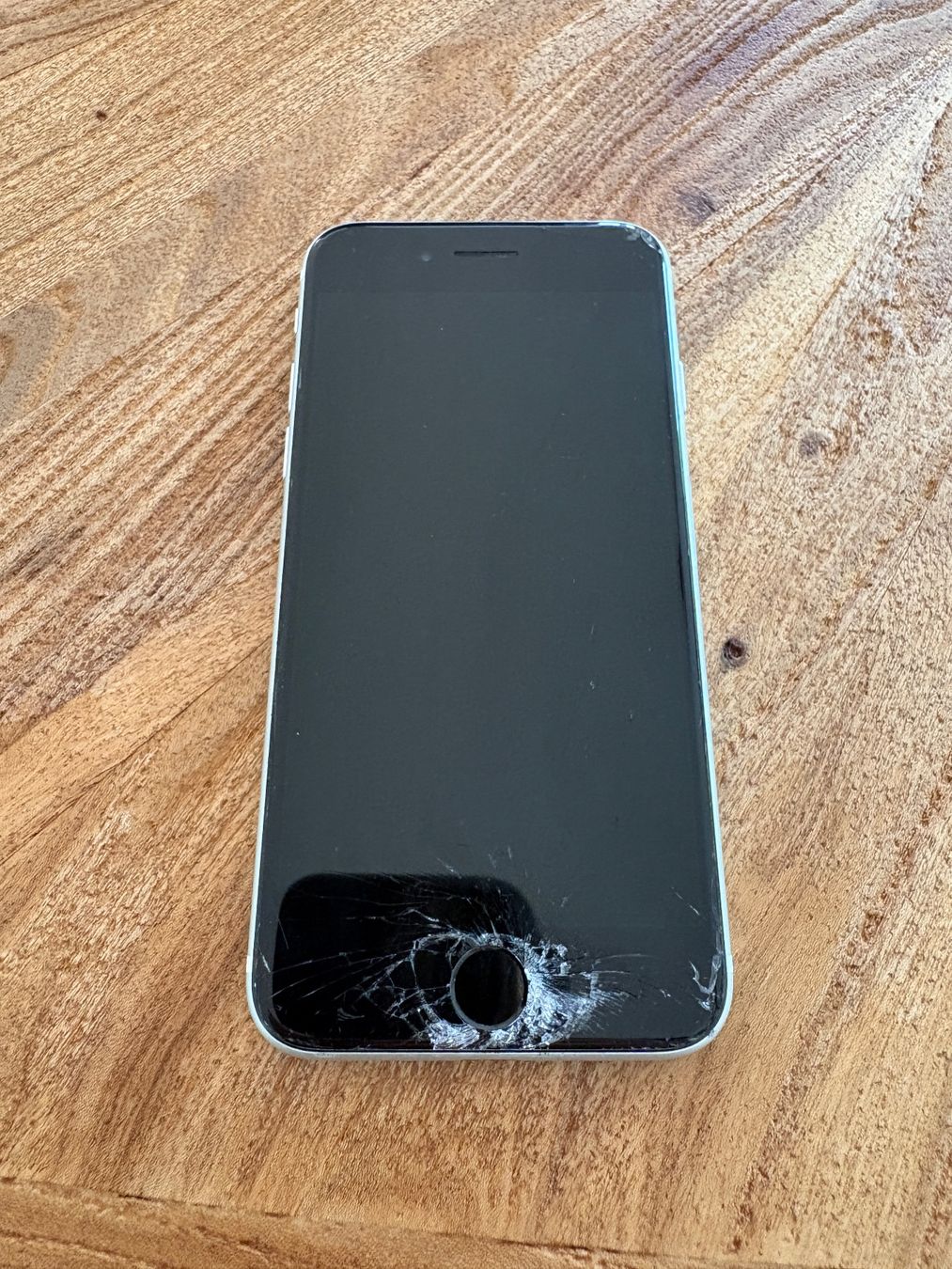 Apple Telefoni cellulari / Smartphones: Iphone SE | 64GB – Usato da Einigen venduto da peaksnapper
