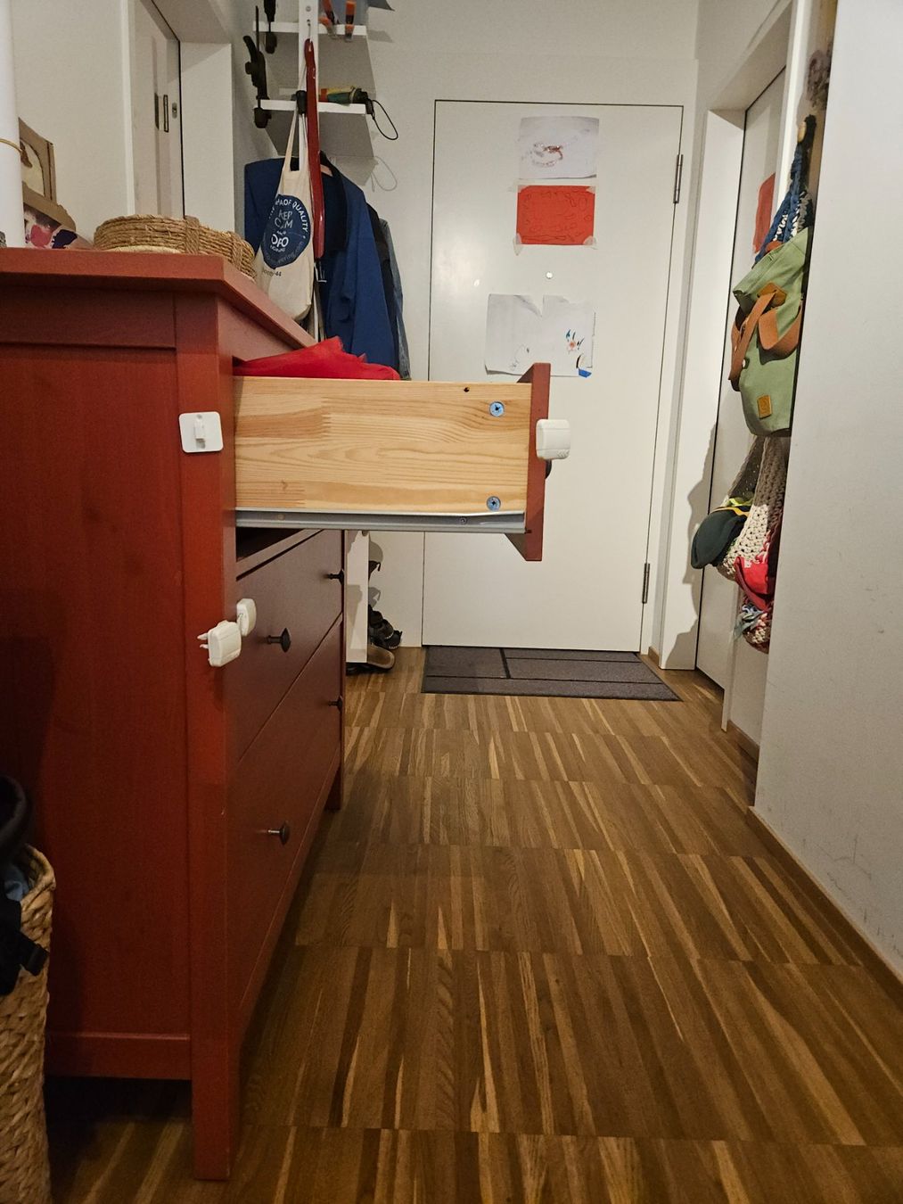 Kommoden: Hemnes - Rote Kommode – Gebraucht aus Zürich von enricaa 1