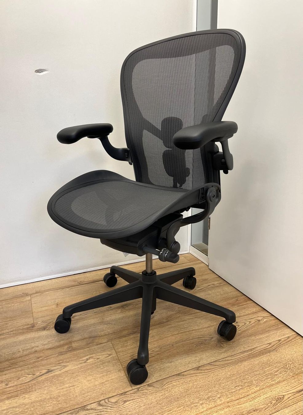 Herman Miller Sedie: Herman Miller Aeron Remastered Full Option Größe C – Usato da Purmerend venduto da Offeco 3