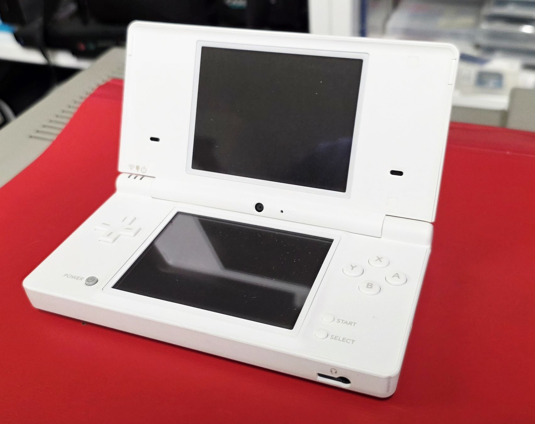 Nintendo Konsolen: Nintendo DSi Dummy Non Working Unit - Weiss – Gebraucht aus Reinach BL von _MasterK_ 2