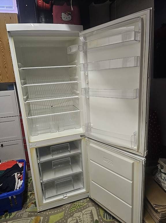 Kühlschrank: Frigorifero Ikea con congelatore  – Gebraucht aus Viganello von HaniHela