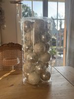 24 Christbaumkugeln, Silber