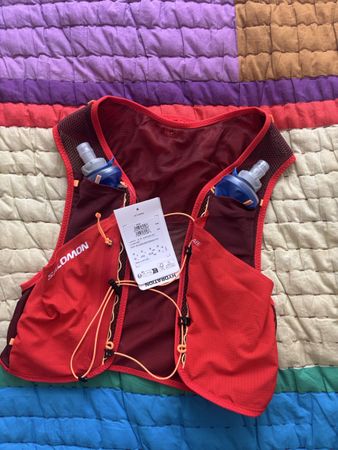 Laufweste Salomon Active Skin 8 rot Grösse M neu