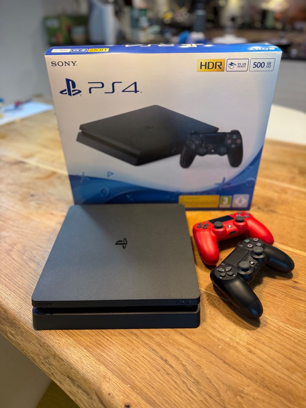 Sony Consoles: Playstation 4 Slim  + 2te Controller – D'occasion à Zetzwil par gent1974 1