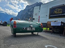 Eyecatcher Automöbel aus altem MG Midget für Loft, Vintage