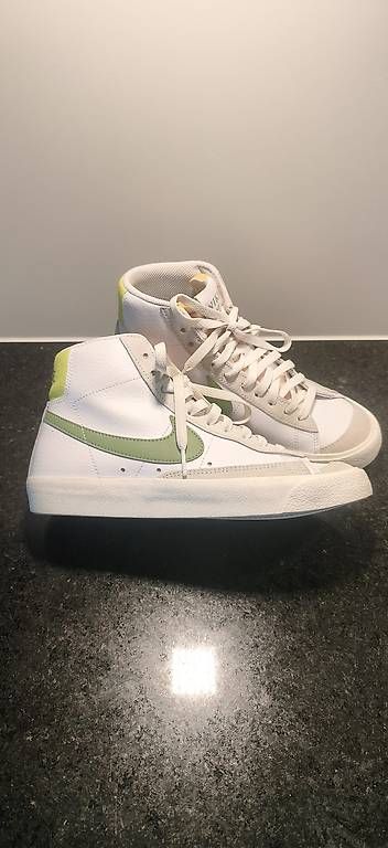 Chaussures hommes: Nike Blazer Mid '77, White / Oil | 39 – D'occasion à Schaffhausen par wanno