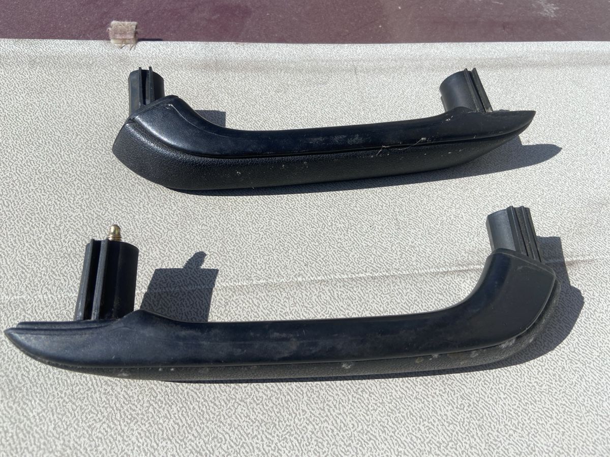 Tutti pezzi di ricambio auto: VW Golf 2 Türgriffe L+R – Usato da Hettiswil venduto da Lukezero02