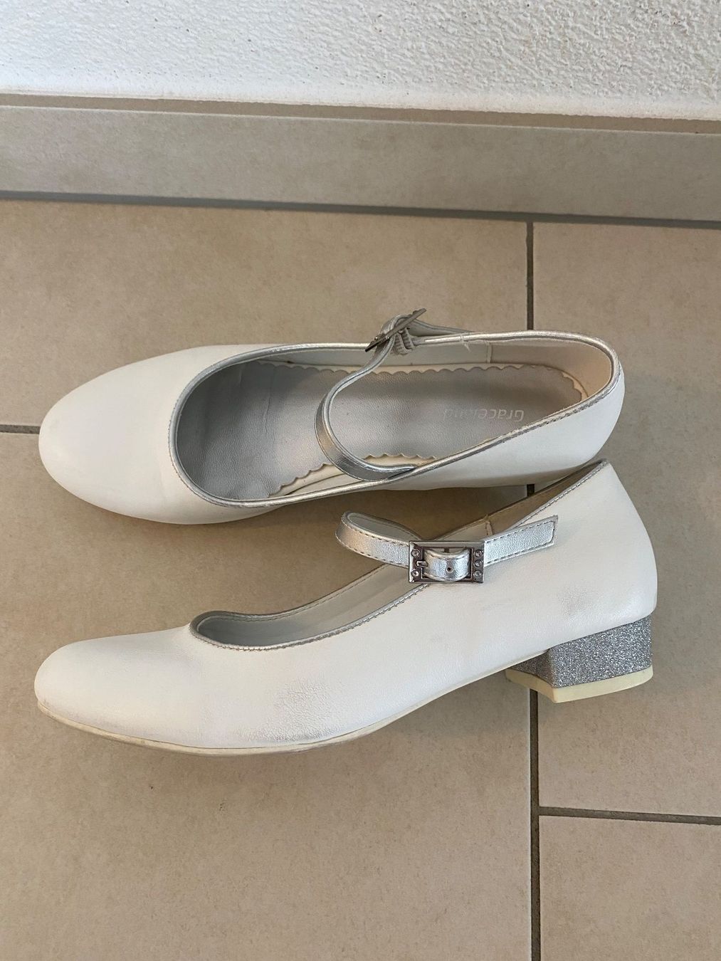Schuhe für Mädchen: Weisse Mädchen Schuhe mit Absatz und Glitzer Gr. 36 – Gebraucht aus Küssnacht am Rigi von icbicb 2