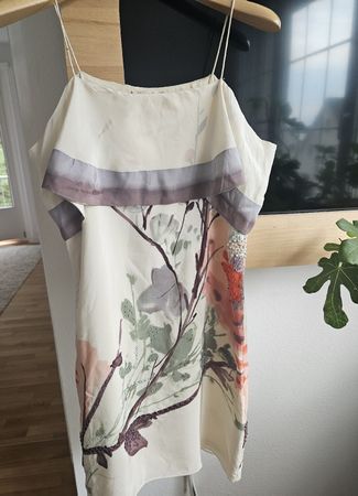 Wunderschönes besticktes Kleid, 100 Prozent Seide, Größe M