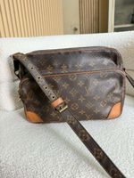 Louis Vuitton Nil Umhängetasche aus  Monogram Can