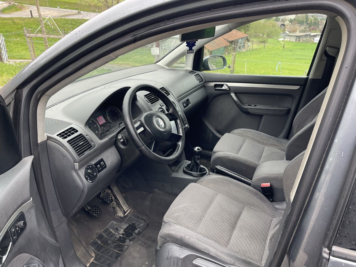Automobili: VW Touran 2.0TDi Platz 7 – Usato da Spiez venduto da bertula 4