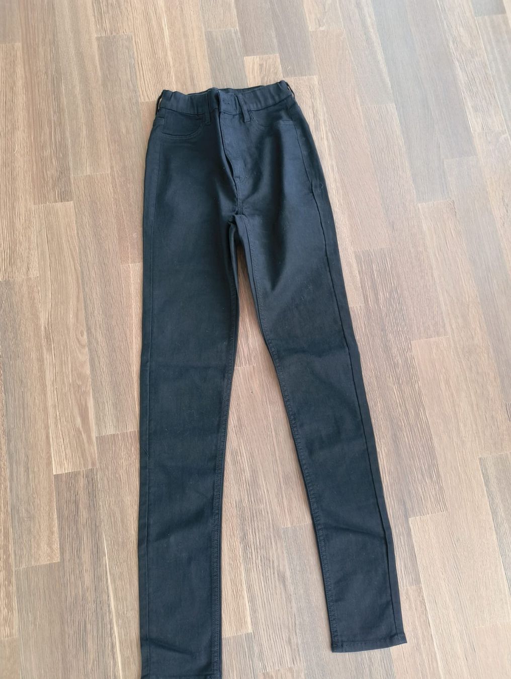 H&M Jeans: Jeans Divided H&M schwarz Gr. 32 – Usato da Stäfa venduto da sneifi