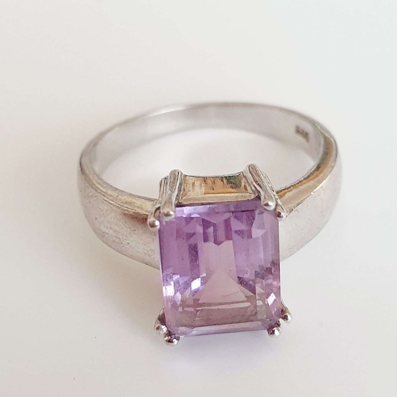 Anelli: Silberring 925  mit einem hellvioletten Stein gr. 18 mm – Usato da Kreuzlingen venduto da Wunderkiste123 4