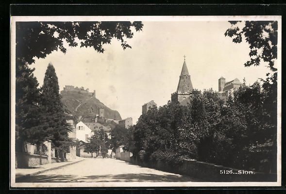 Cartoline postali: AK Sion, Strassenpartie mit Schloss – Usato da Berlin venduto da bartko-reher