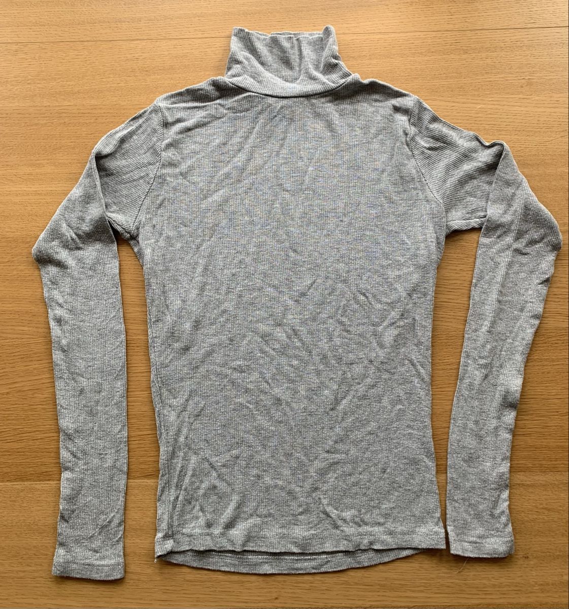 Brandy Melville Top: Brandy Melville Top, Grau, Rollkragen  – Usato da Zürich venduto da med_qdd6