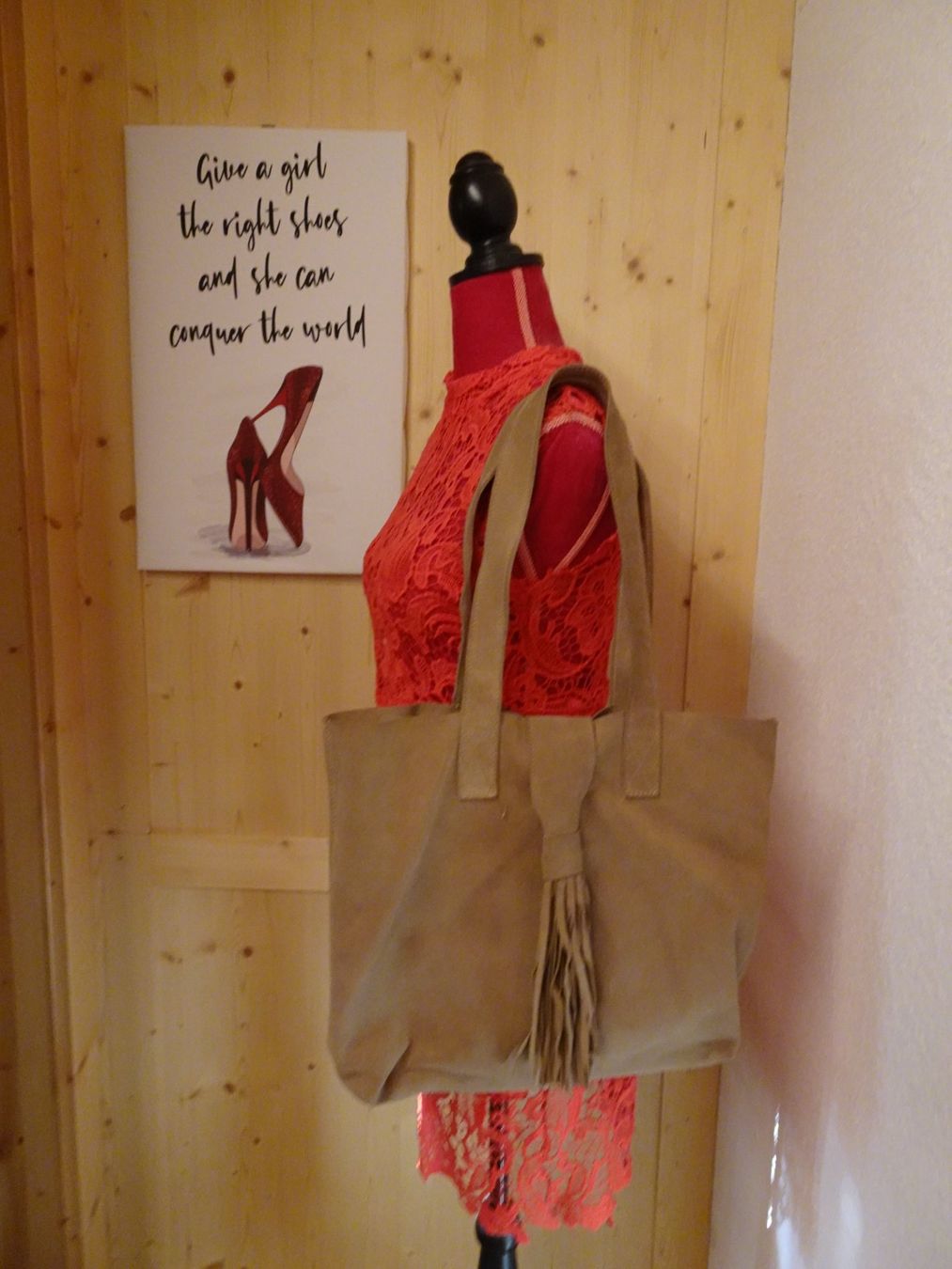 Taschen für Damen: Echt Wild-Leder Tasche beige - 426274 – Gebraucht aus Küssnacht am Rigi von Schuhe-Secondhand