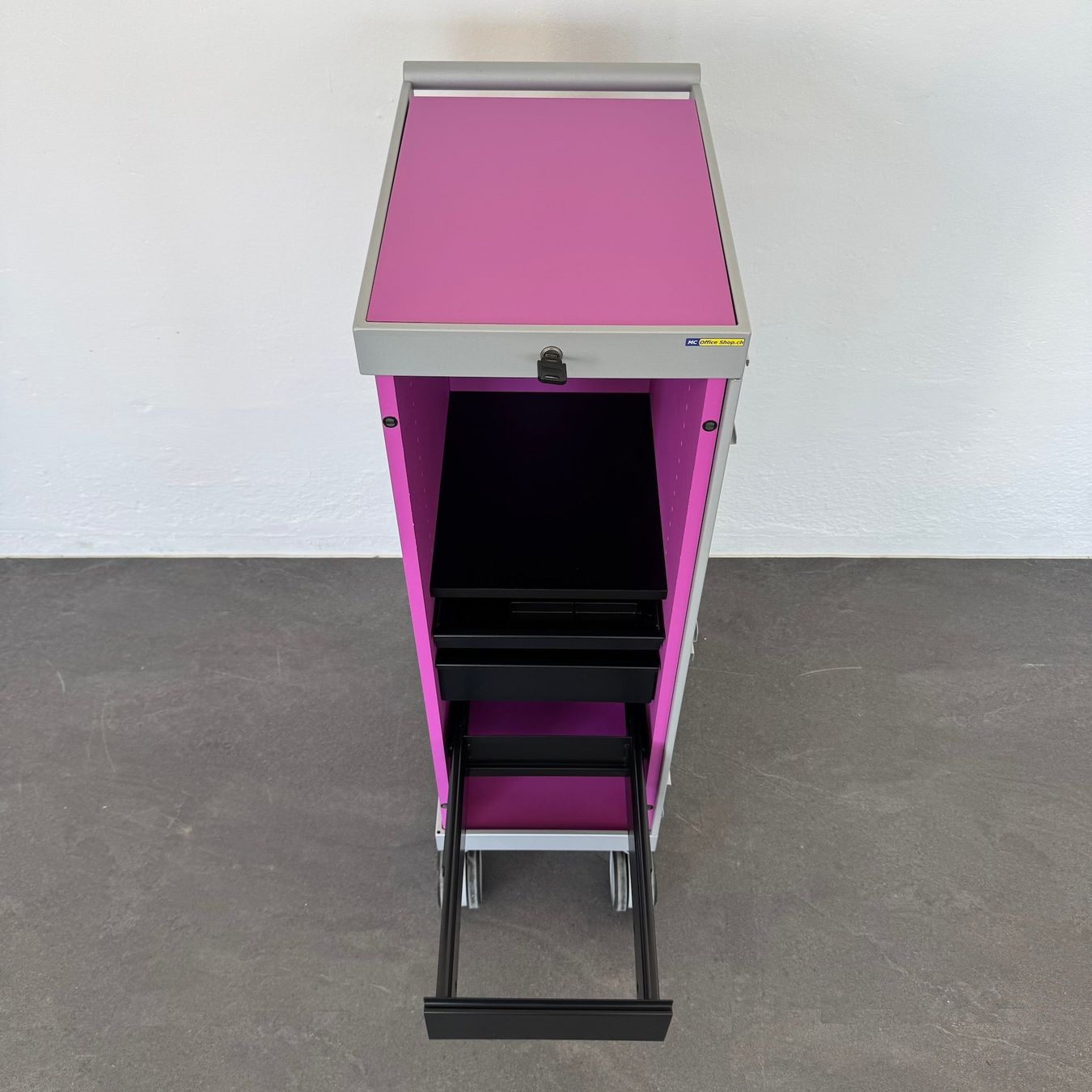 Banconi: Denz D3 Roll-Caddy Pink mit Schlüssel – Usato da Schönenwerd venduto da mcofficeshop 1